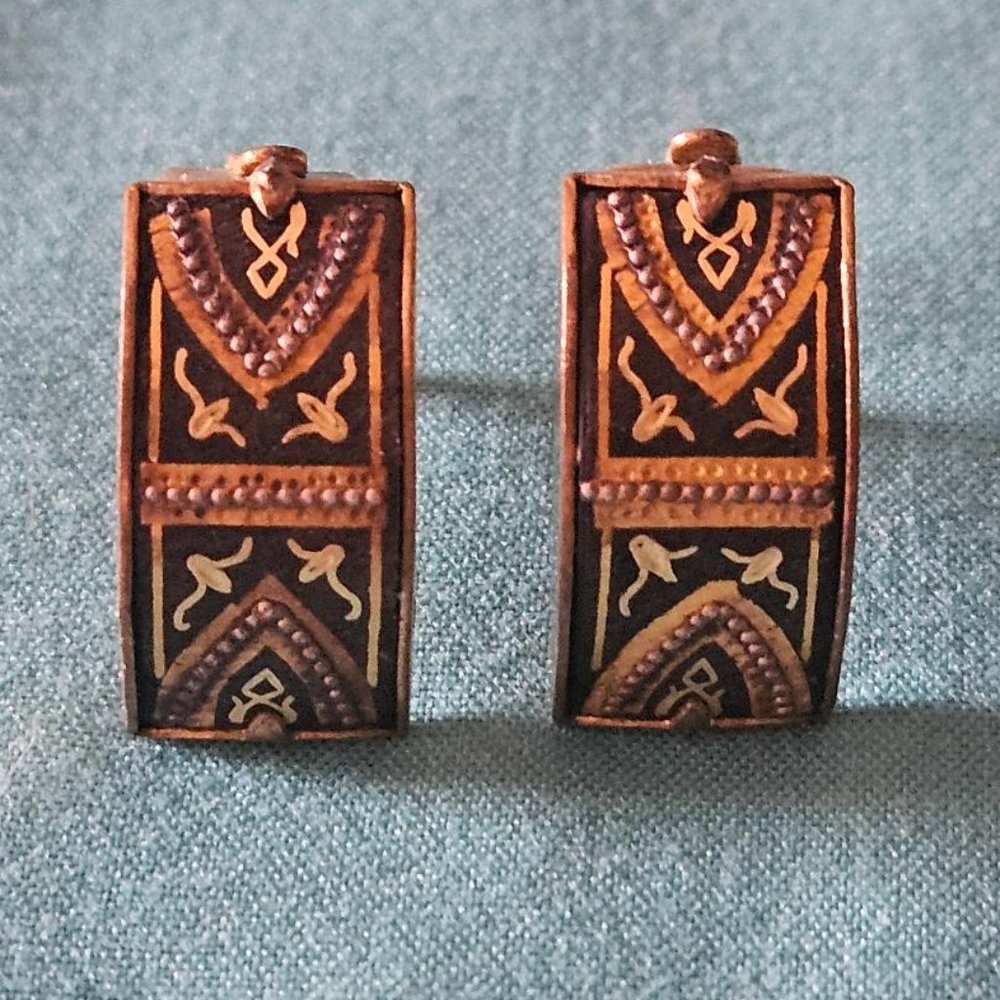 Spanish Damascene Black Gold Clip-On Earrings / D-2